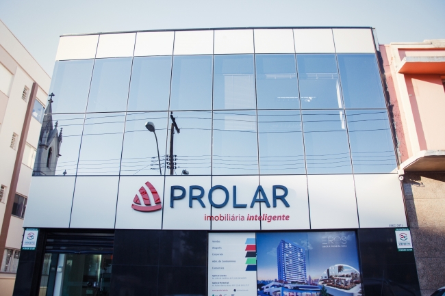 Prolar entrega loja-modelo para o mercado imobiliário caxiense
