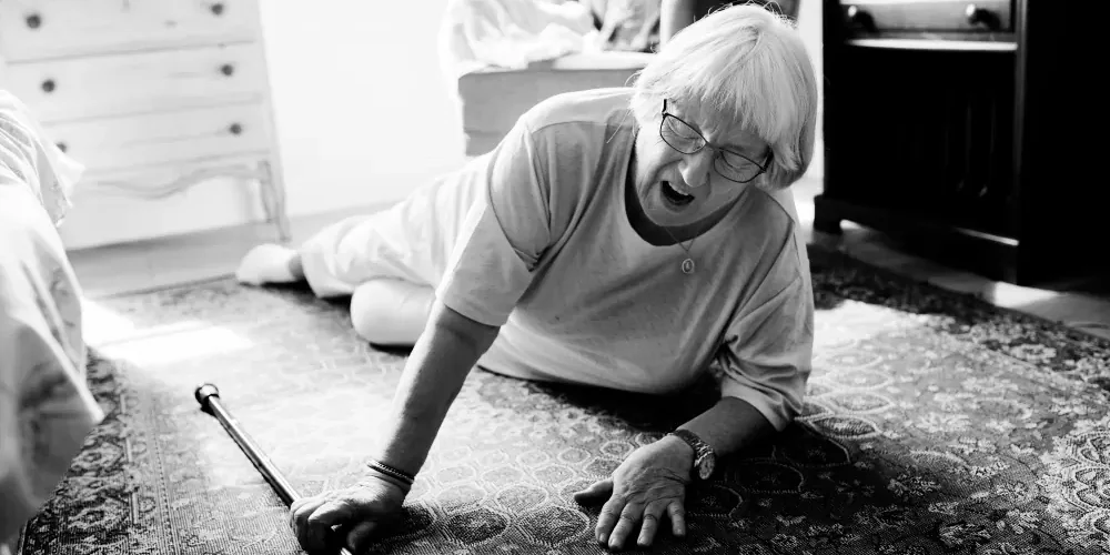 Violência contra idosos no condomínio: o que o síndico deve fazer?